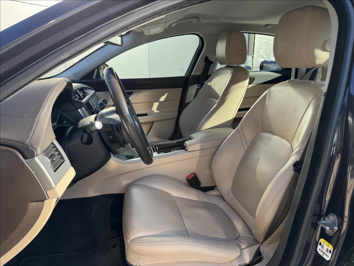 Jaguar XF Sedan / Limuzína 2,0 l 132 kw