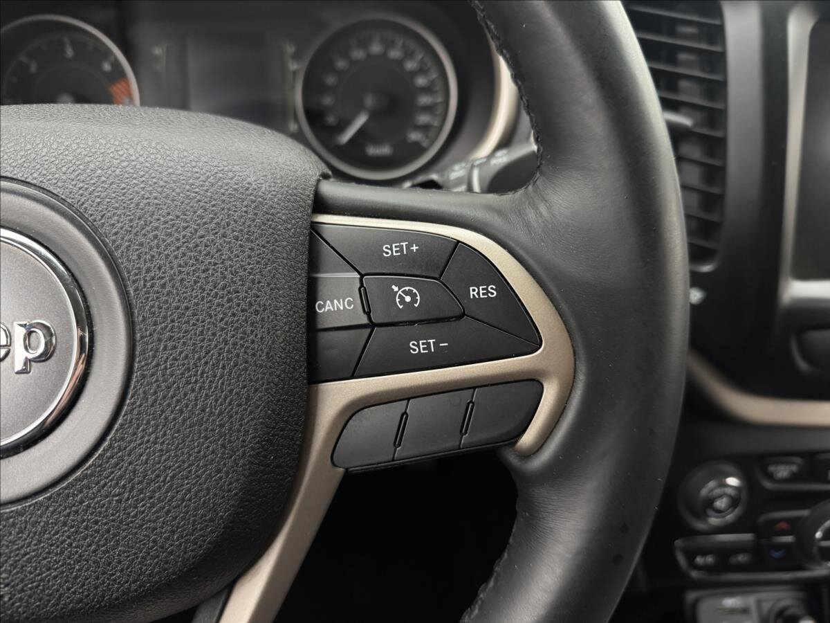 Jeep Cherokee SUV / Terénní 2,0 l 103 kw