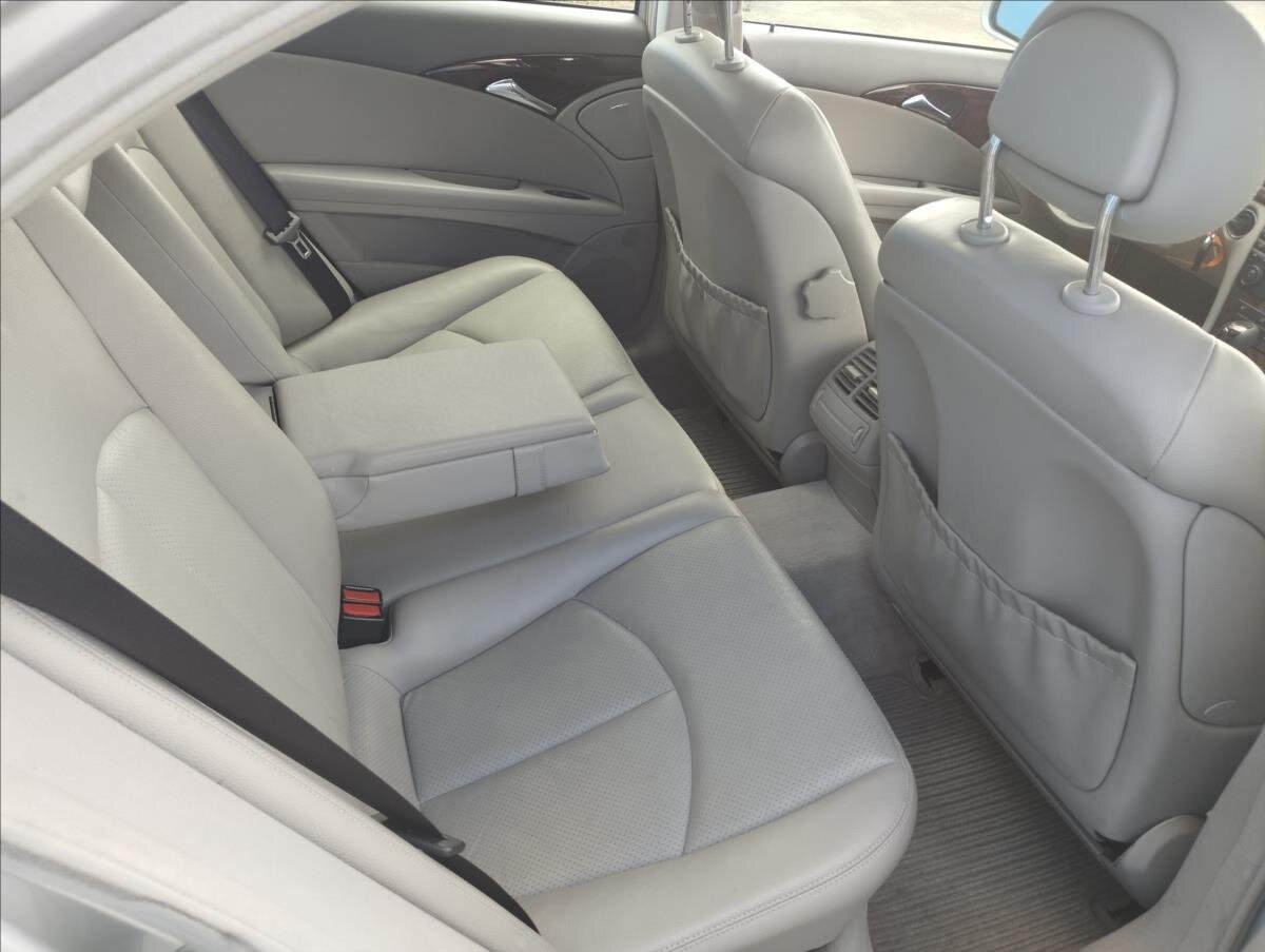 Mercedes-Benz Třídy E Sedan / Limuzína 1,8 l 120 kw
