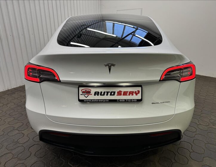 Tesla Model Y 7