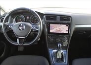 Volkswagen e-Golf 13