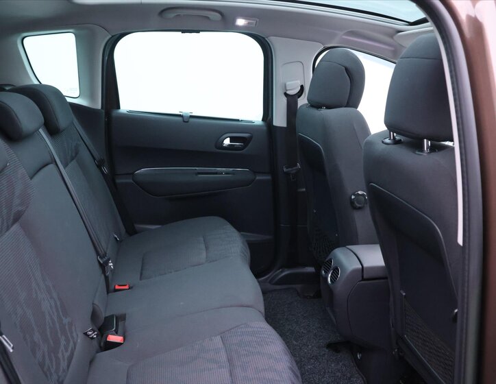 Peugeot 3008 MPV 2,0 l 120 kw