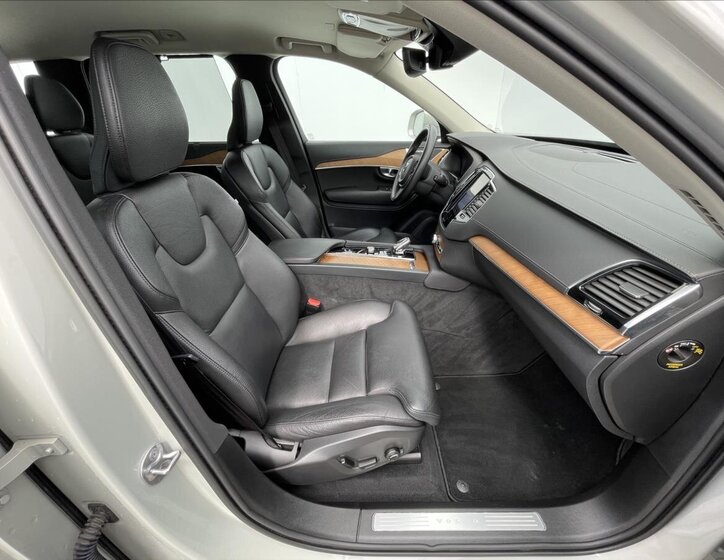 Volvo XC90 17
