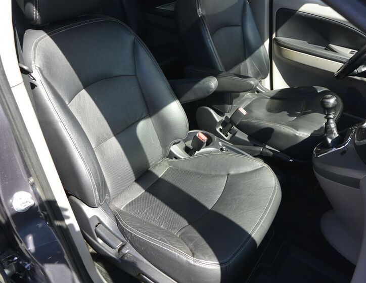 Mitsubishi Grandis 33