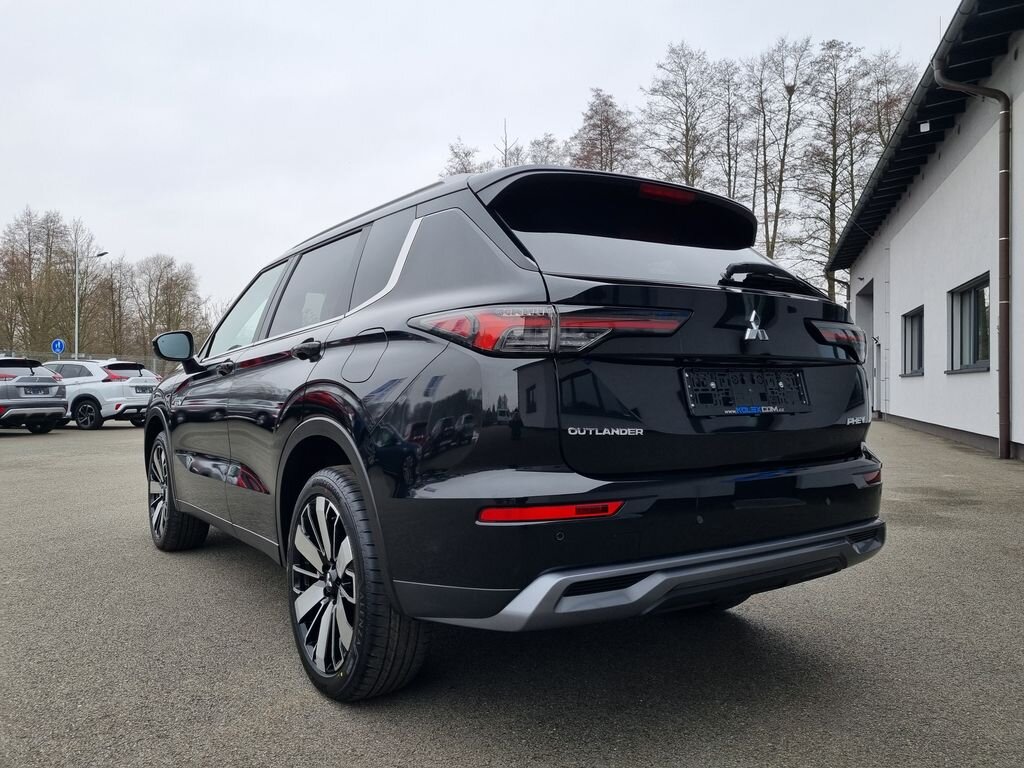 Mitsubishi Outlander SUV 2,4 l 225 kw