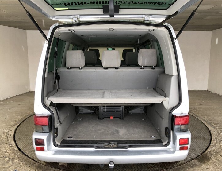 Volkswagen Caravelle 13