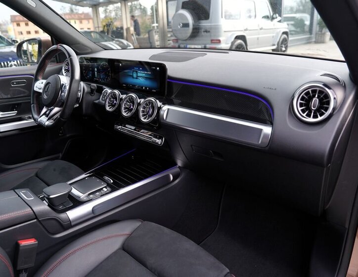 Mercedes-Benz GLB SUV / Terénní 2,0 l 225 kw