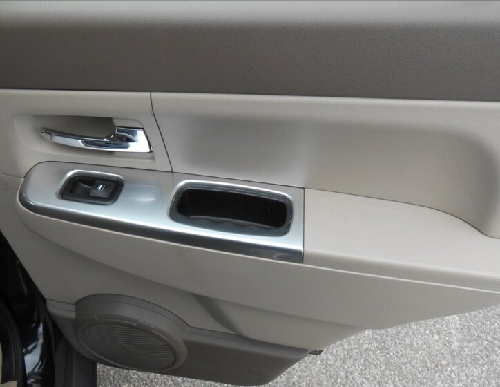 Jeep Cherokee SUV 3,7 l 151 kw