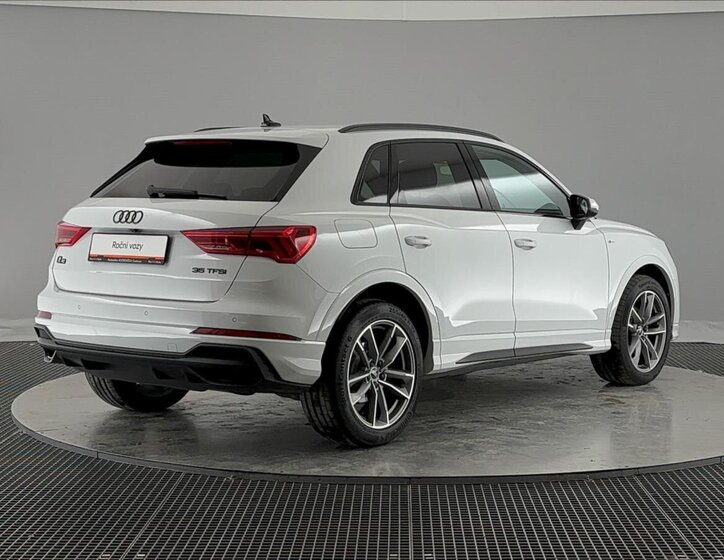 Audi Q3 SUV / Terénní 1,5 l 110 kw