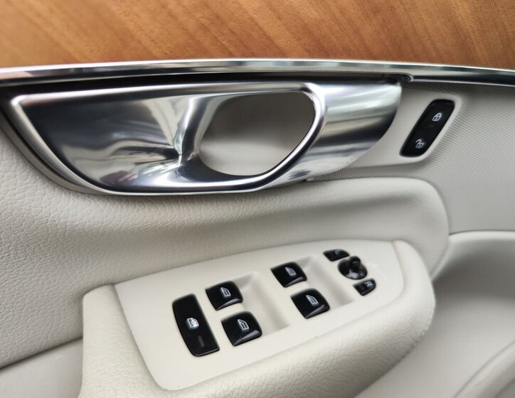 Volvo XC90 SUV 2,0 l 173 kw