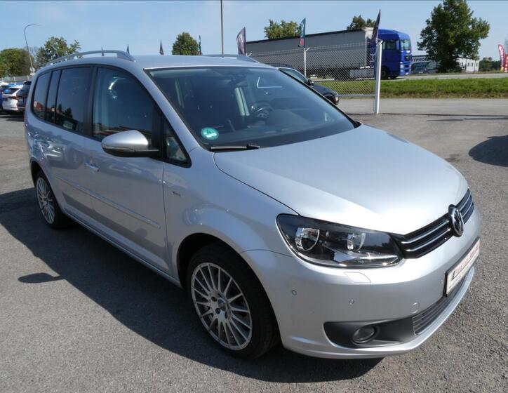 Volkswagen Touran 1