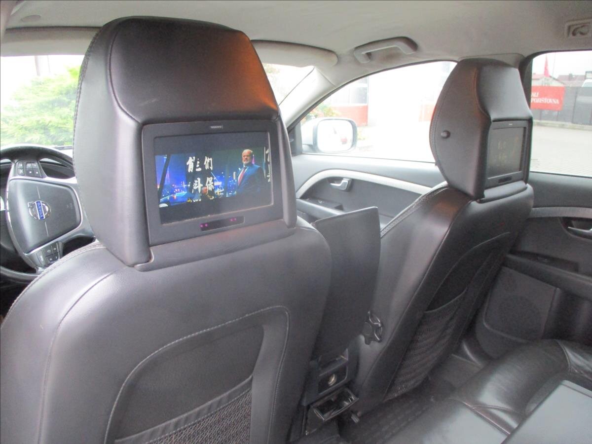 Volvo XC70 Kombi 2,4 l 151 kw