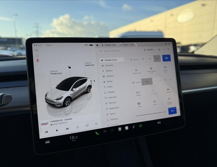 Tesla Model Y 24