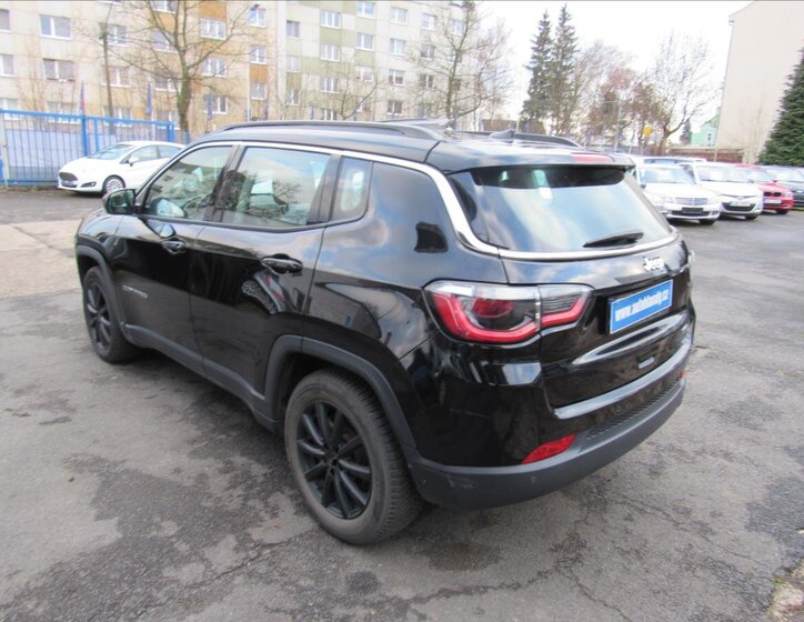 Jeep Compass SUV 1,4 l 103 kw