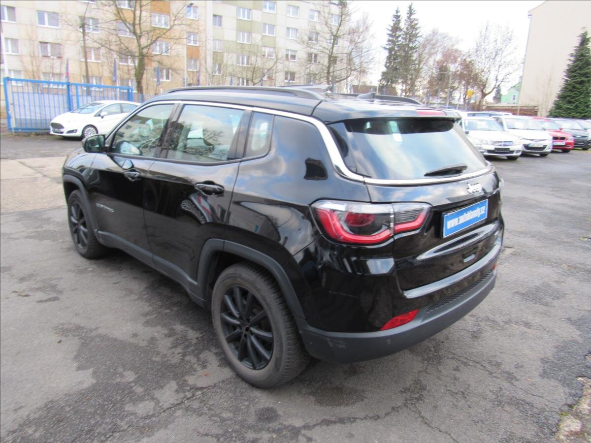 Jeep Compass SUV 1,4 l 103 kw