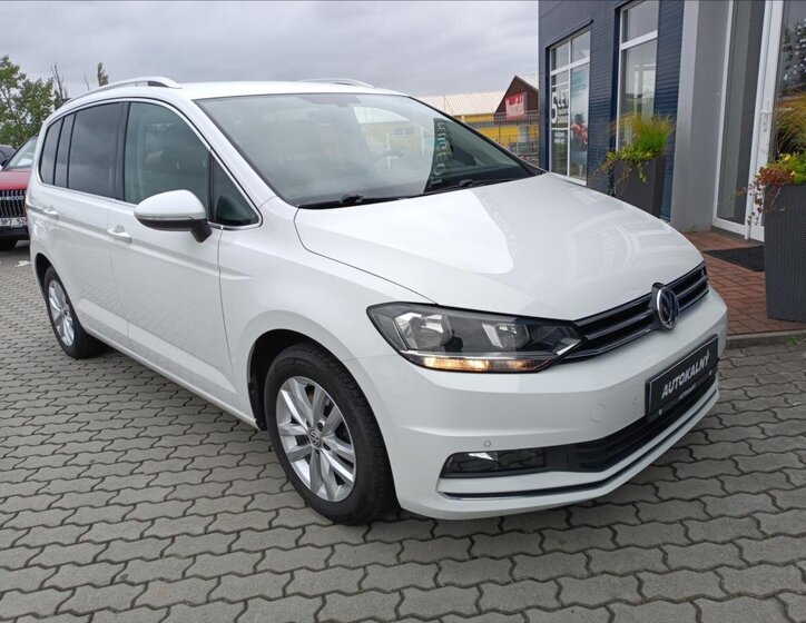 Volkswagen Touran 8