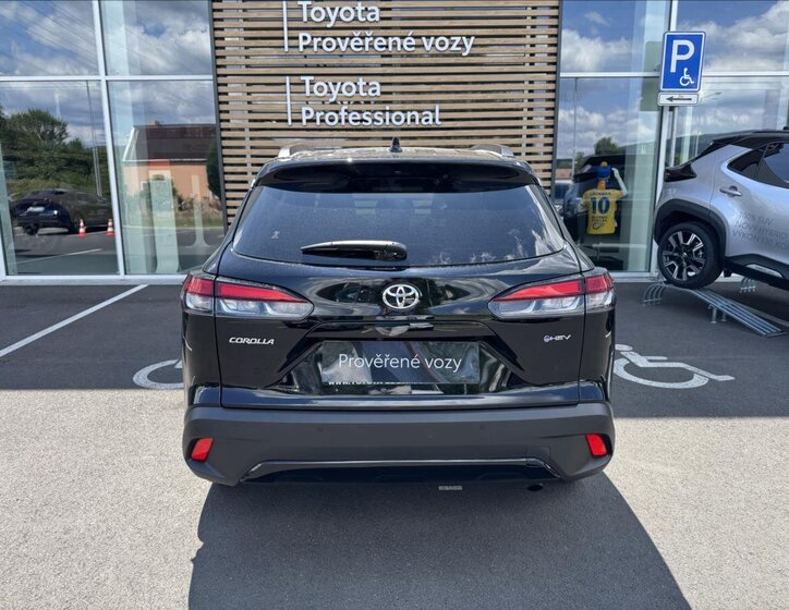 Toyota Corolla Cross 16