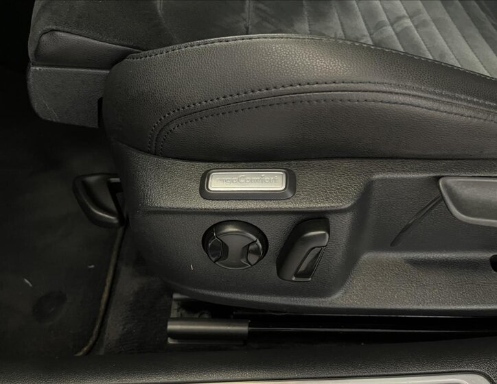 Volkswagen Passat Sedan / Limuzína 2,0 l 176 kw