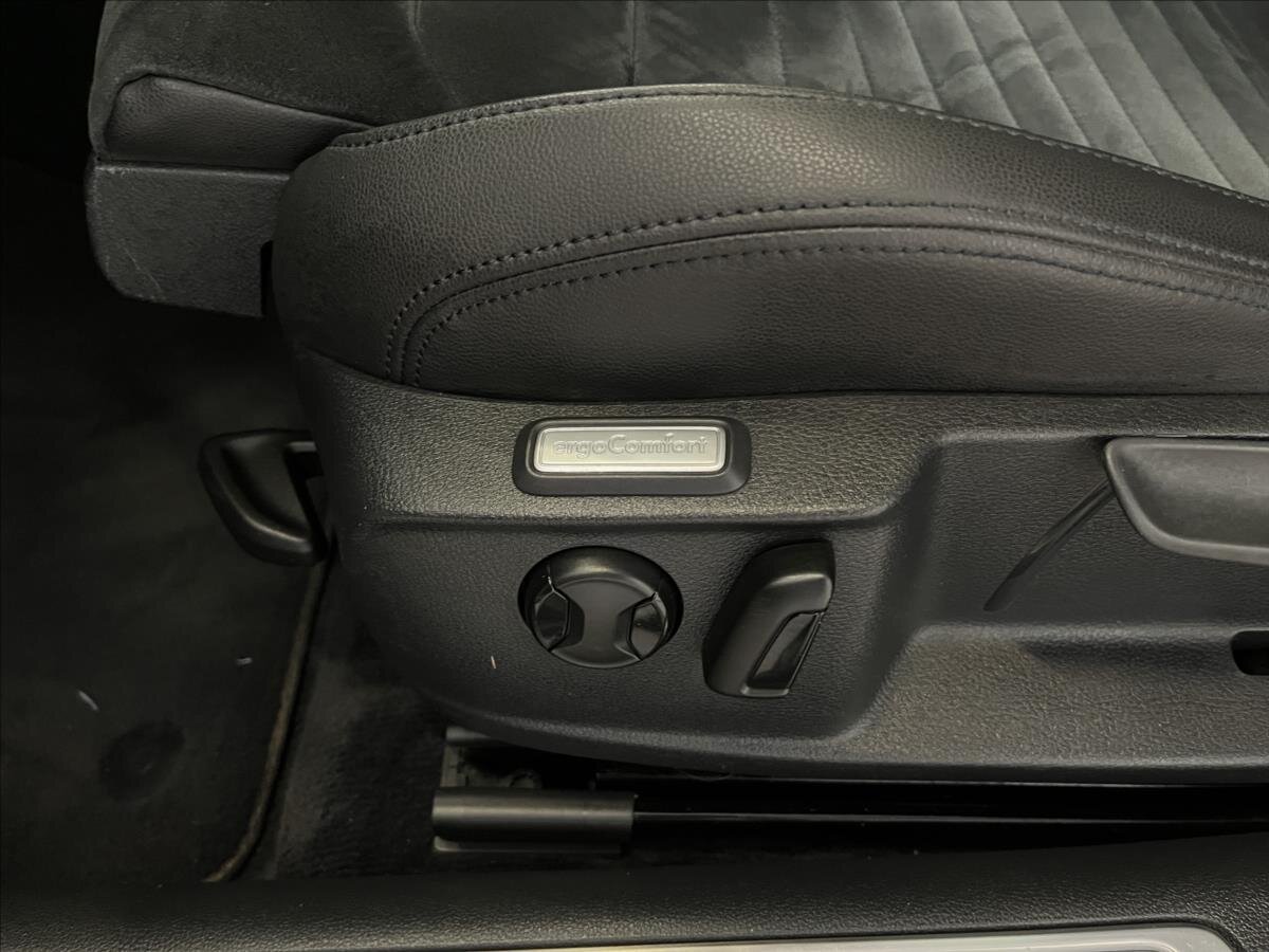 Volkswagen Passat Sedan / Limuzína 2,0 l 176 kw