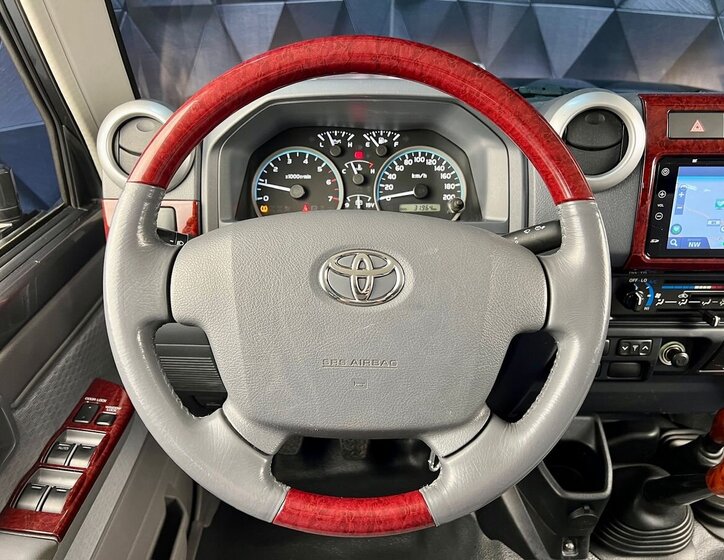 Toyota Land Cruiser 13