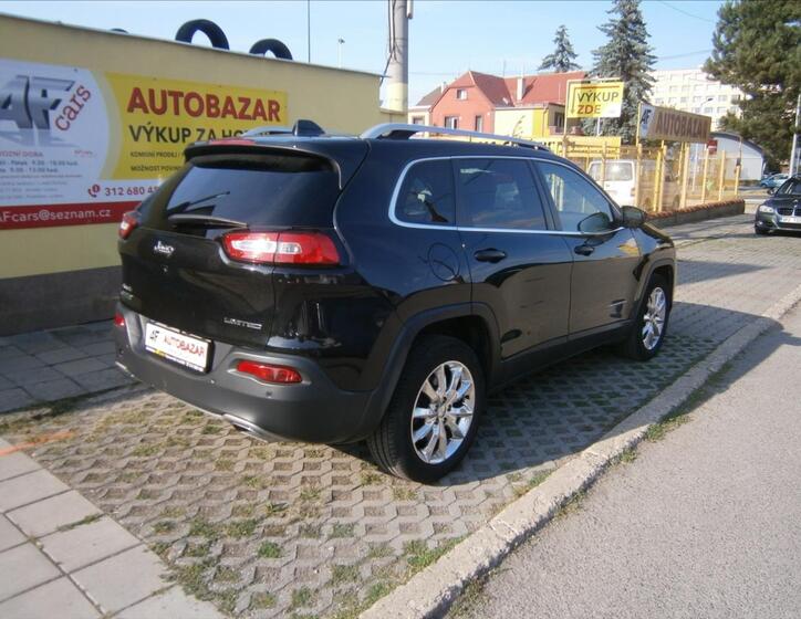Jeep Cherokee 6