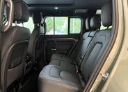 Land Rover Defender 22