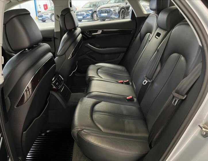 Audi A8 23