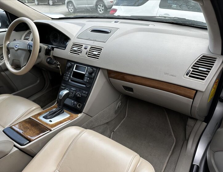 Volvo XC90 SUV 2,4 l 120 kw