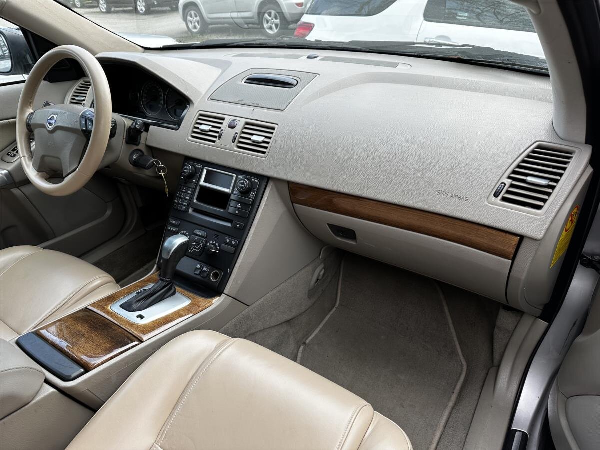 Volvo XC90 SUV 2,4 l 120 kw