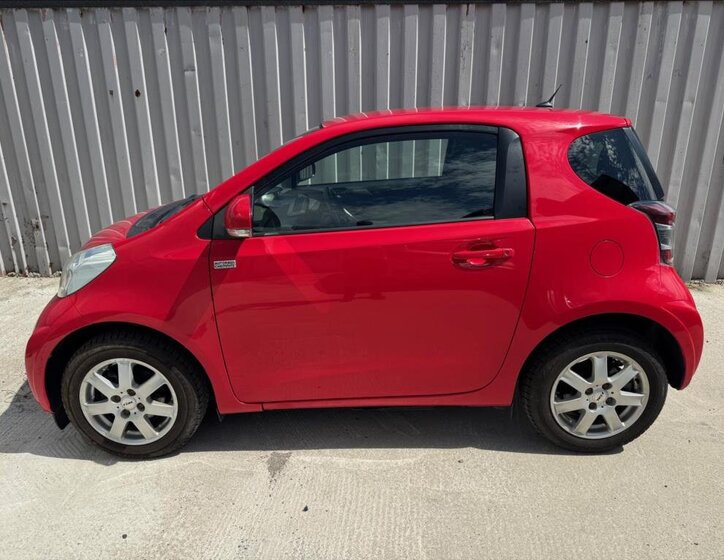 Toyota iQ Hatchback 998,0 50 kw