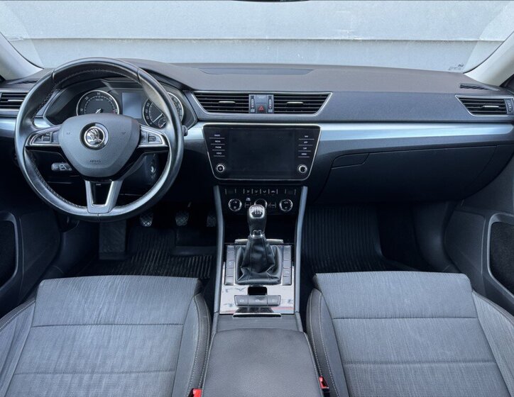 Škoda Superb Sedan / Limuzína 2,0 l 140 kw