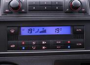 Volkswagen Caravelle 24