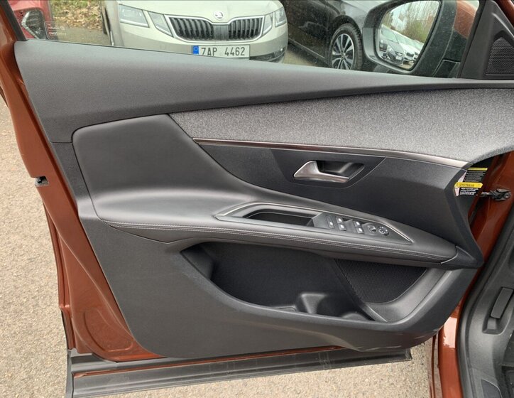 Peugeot 3008 SUV / Terénní 1,2 l 96 kw