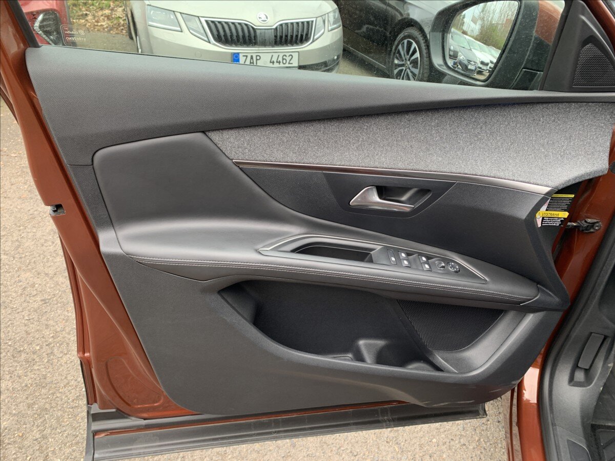 Peugeot 3008 SUV / Terénní 1,2 l 96 kw