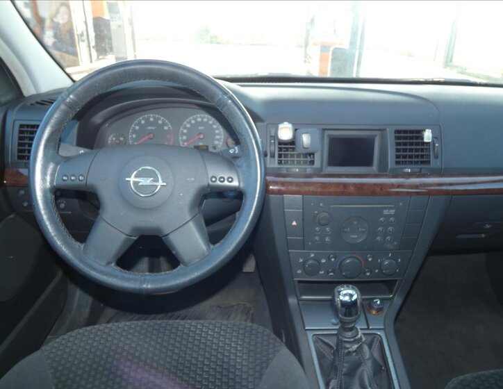 Opel Vectra Sedan / Limuzína 2,2 l 108 kw