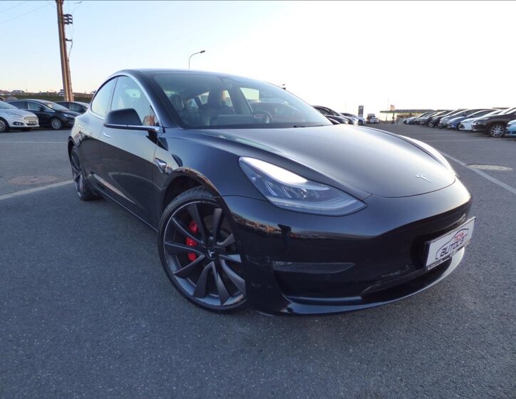 Tesla Model 3 Sedan 0,0 377 kw