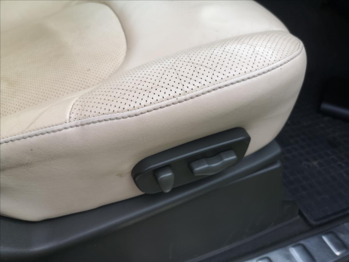 Nissan Pathfinder Kombi 2,5 l 140 kw