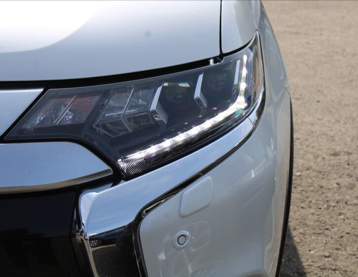 Mitsubishi Outlander SUV / Terénní 2,0 l 110 kw