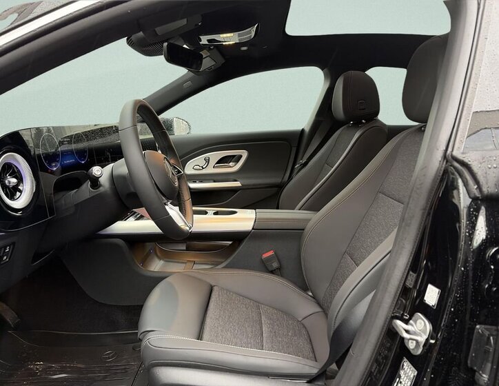 Mercedes-Benz CLA Sedan / Limuzína 0,0 260 kw