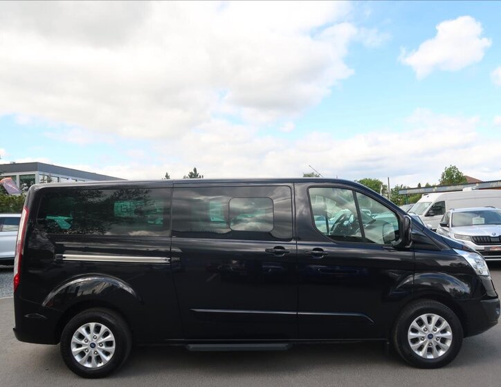 Ford Tourneo Custom MPV 2,2 l 114 kw
