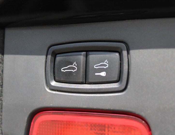 Porsche Cayenne SUV 4,8 l 397 kw