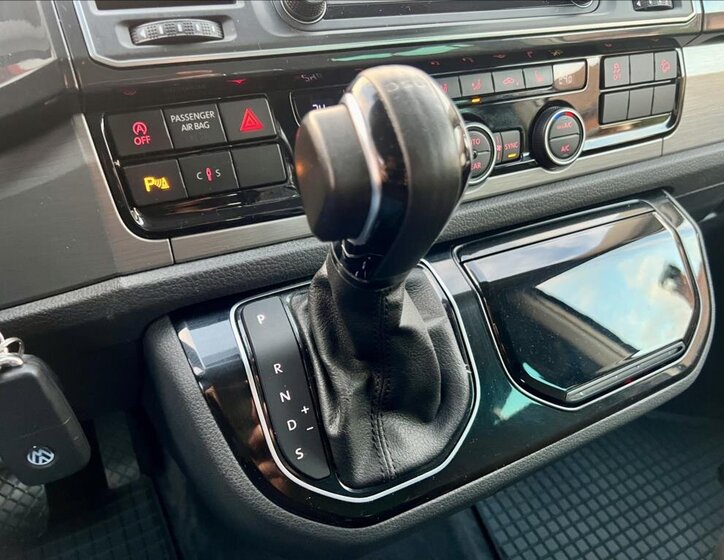 Volkswagen Multivan 36