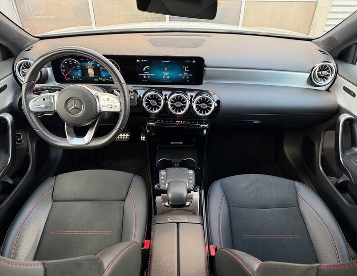 Mercedes-Benz Třídy A Hatchback 1,3 l 118 kw