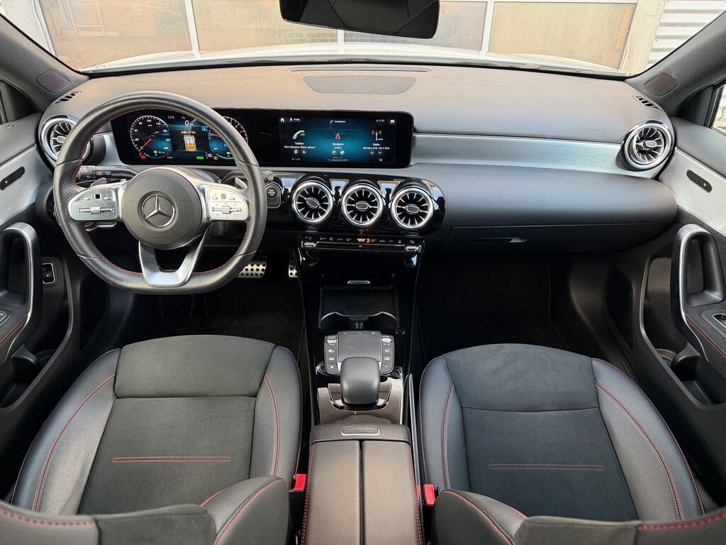 Mercedes-Benz Třídy A Hatchback 1,3 l 118 kw