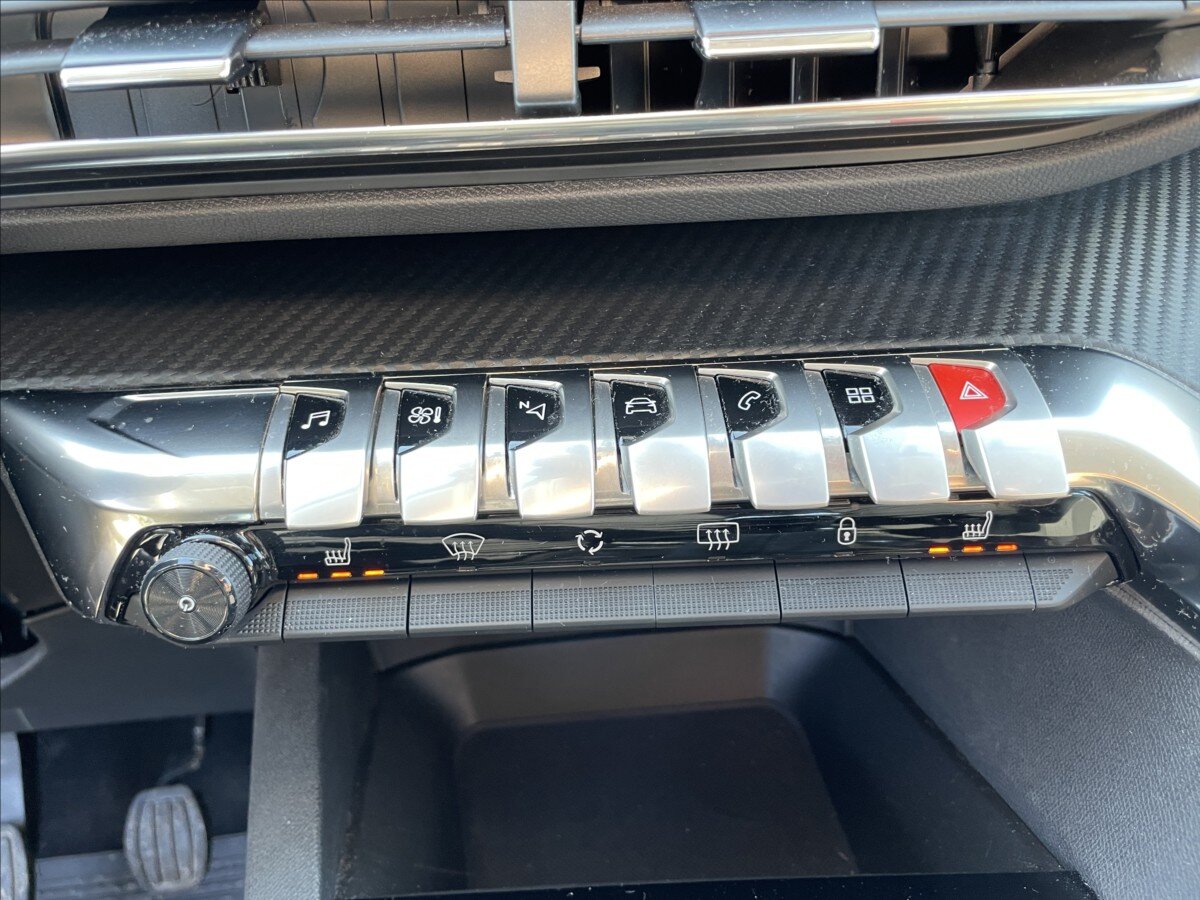 Peugeot 3008 MPV 1,2 l 96 kw