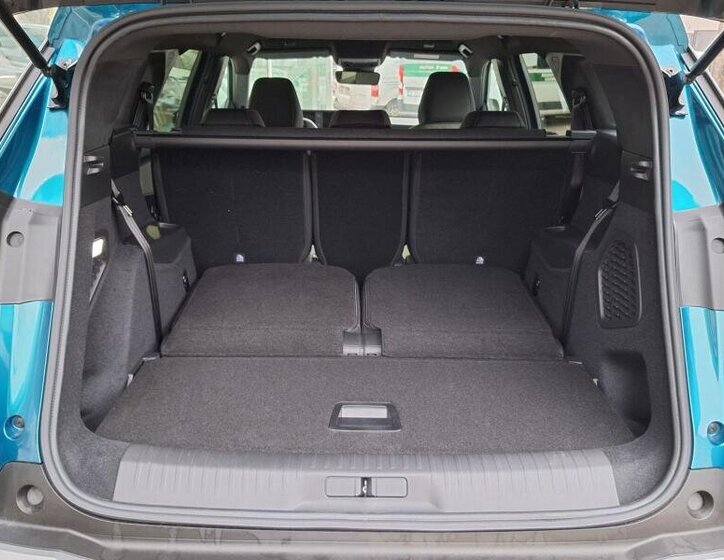 Peugeot 5008 SUV 1,2 l 107 kw