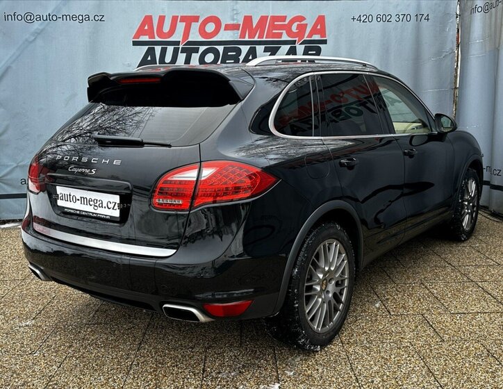Porsche Cayenne Kombi 4,8 l 294 kw