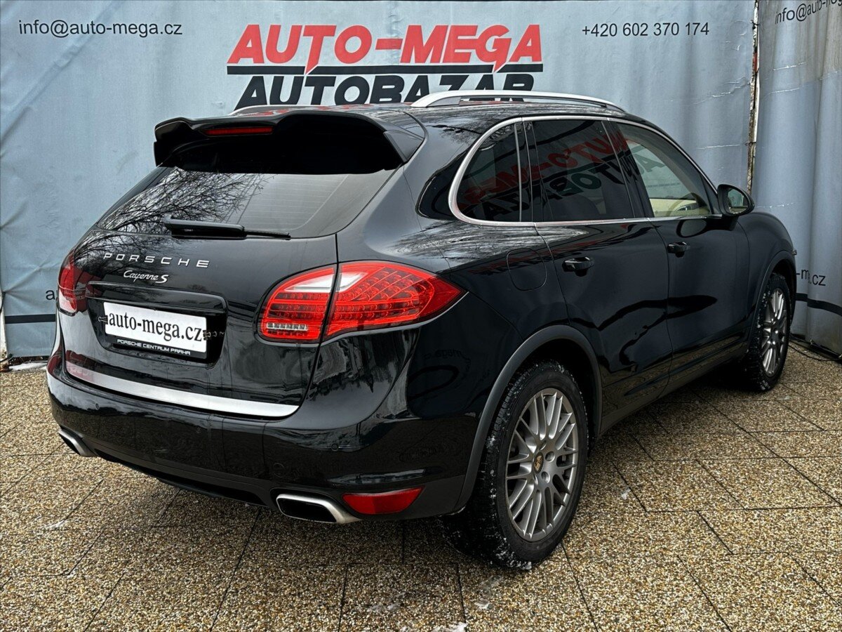 Porsche Cayenne Kombi 4,8 l 294 kw