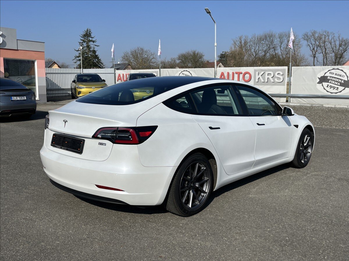 Tesla Model 3 Sedan / Limuzína 0,0 208 kw