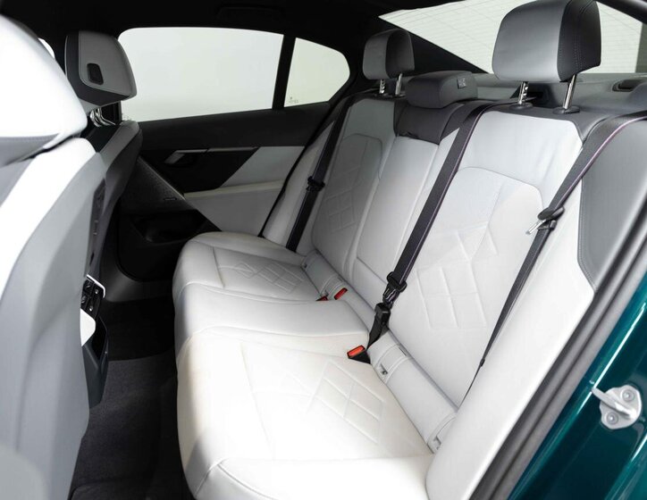 BMW i5 Sedan / Limuzína 0,0 250 kw